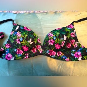 Victoria’s Secret Very Sexy So Obsessed Wireless Push Up Bra. Size 34A.